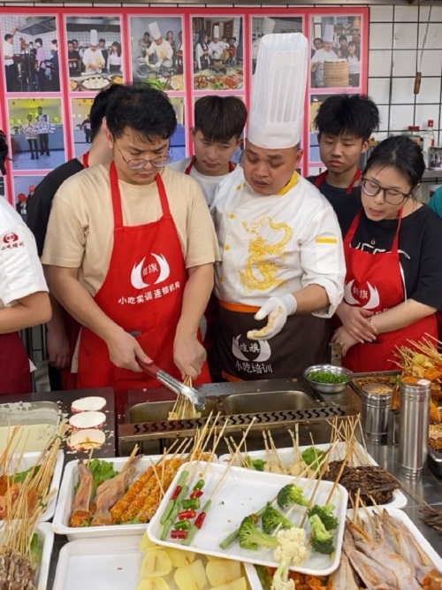 煌旗油炸串串培训现场