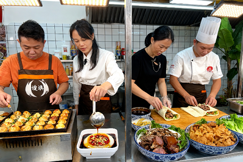 卤肉卷\章鱼小丸子\凉糕培训现场