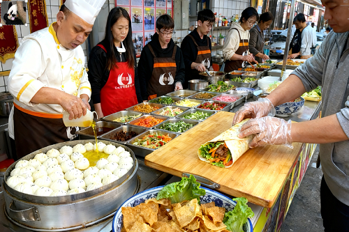 煌旗培训卤肉卷、拇指生煎包、凉拌菜
