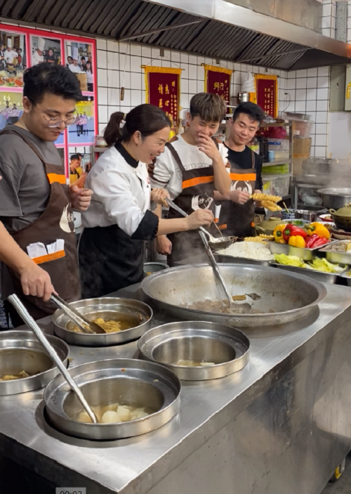 煌旗萝卜牛杂培训现场