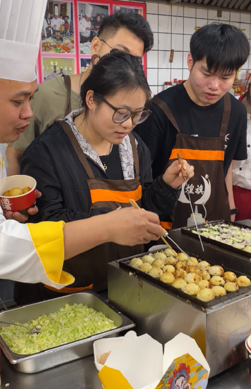 煌旗章鱼小丸子培训教学现场