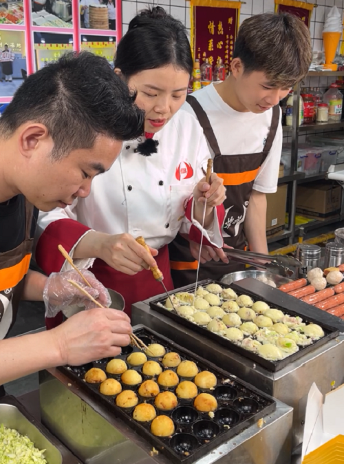 煌旗章鱼小丸子培训现场